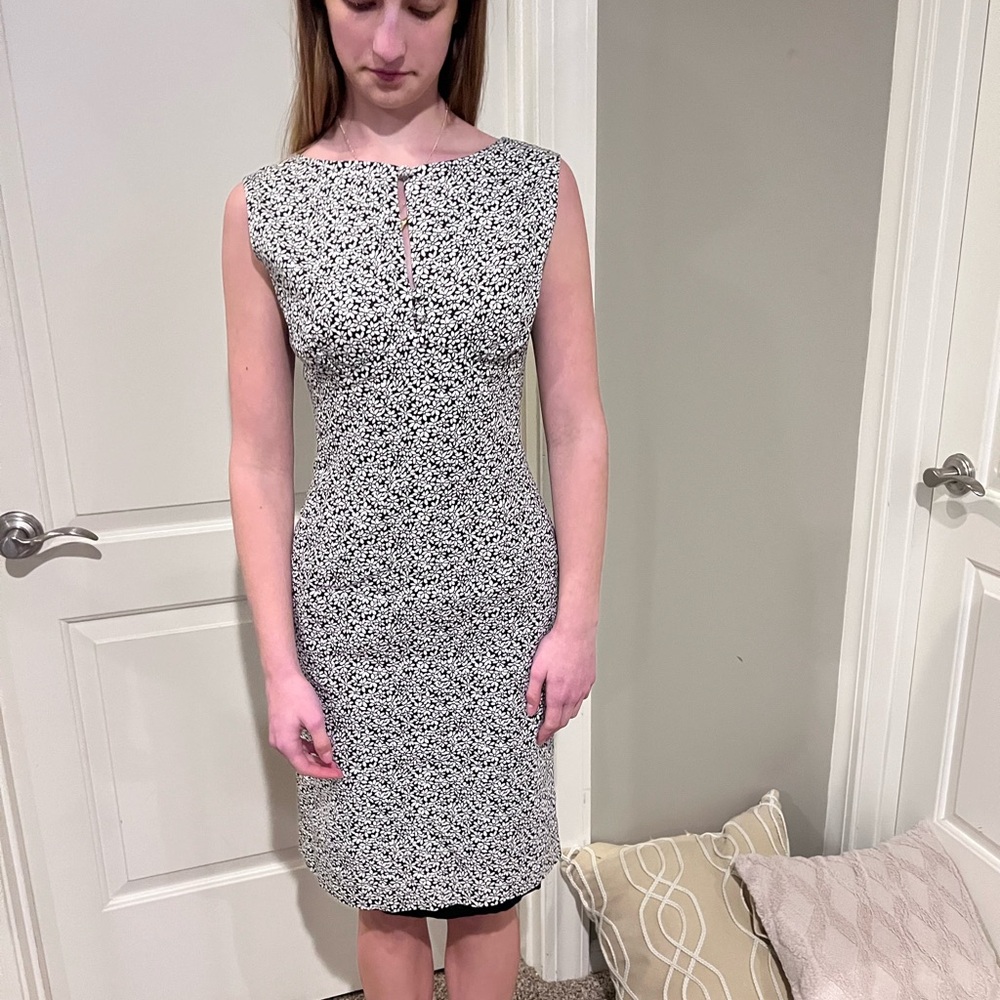 Elegant Black and White Sleeveless Dress